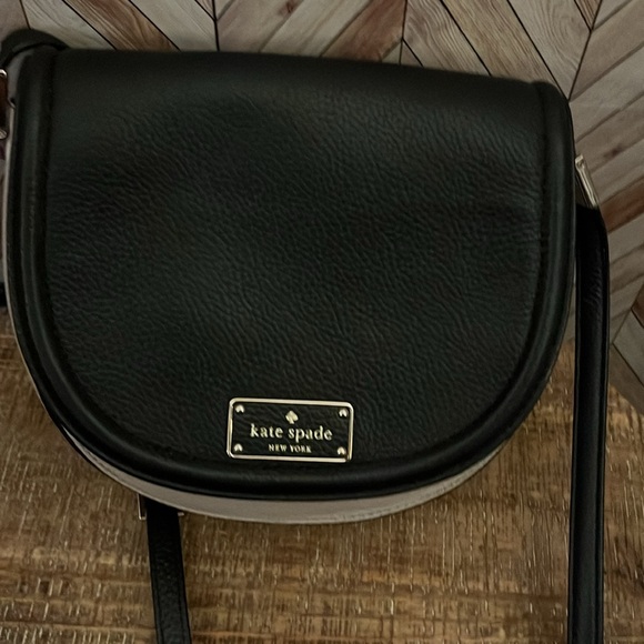 Kate Spade two tone crossbody in black and taupe - Picture 2 of 12